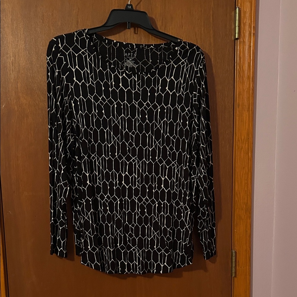 Apt. 9 Black and White Hexagon Pattern Blouse